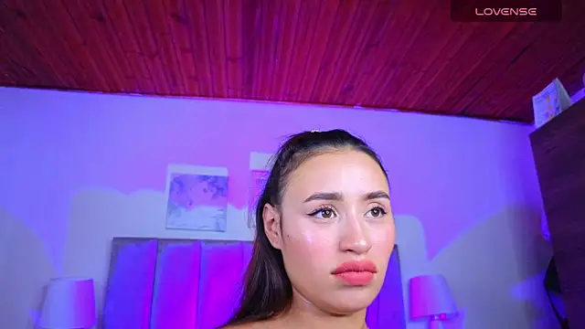 Victoria Hils online show from May 31, 6:09 pm