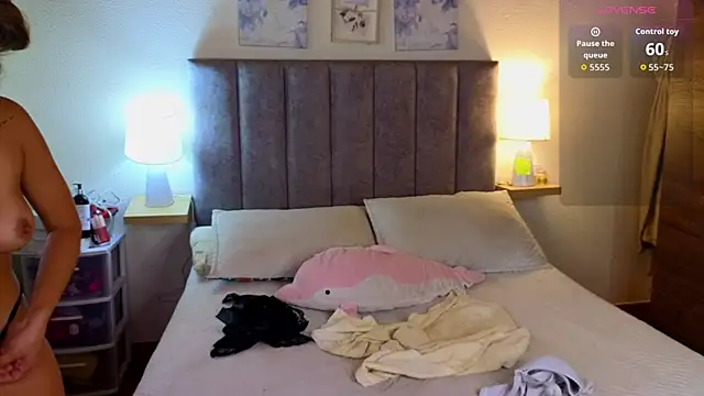 Victoria Hils online show from June 29, 5:12 pm