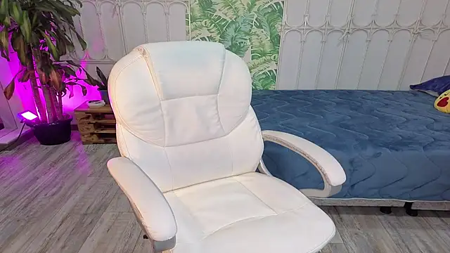 Snapshot of baby_julieta00 chatting on May 10, 4:38 am baby julieta00 online show from May 10, 4:38 am