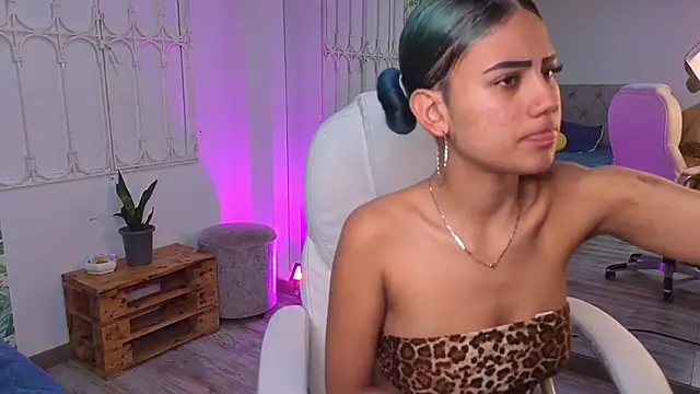 Snapshot of baby_julieta00 chatting on May 22, 12:03 pm baby julieta00 online show from May 22, 12:03 pm