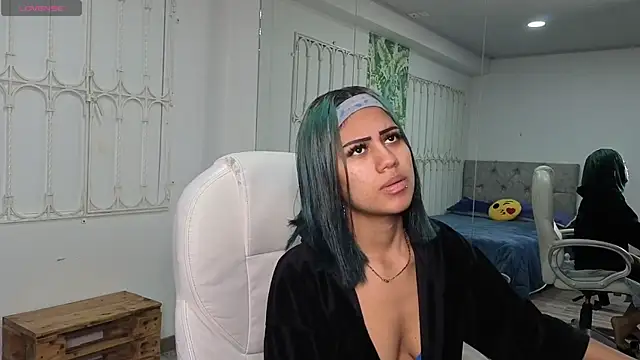 Snapshot of baby_julieta00 chatting on May 25, 11:31 am baby julieta00 online show from May 25, 11:31 am