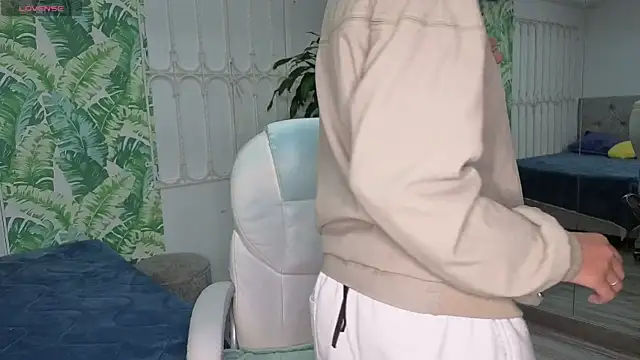 Snapshot of baby_julieta00 chatting on June 19, 12:22 pm baby julieta00 online show from June 19, 12:22 pm