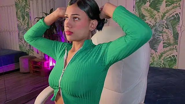 Snapshot of baby_julieta00 chatting on May 11, 3:30 am baby julieta00 online show from May 11, 3:30 am