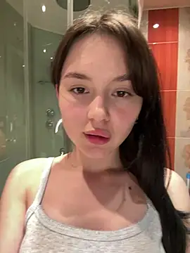 Snapshot of EvaHearts chatting on June 3, 11:42 pm EvaHearts online show from June 3, 11:42 pm