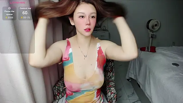 Snapshot of suncute chatting on July 1, 12:33 am suncute online show from July 1, 12:33 am