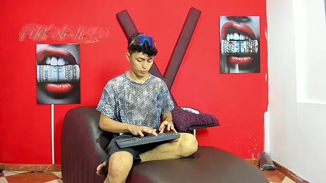 CAT LOVE1 online show from May 15, 12:30 am