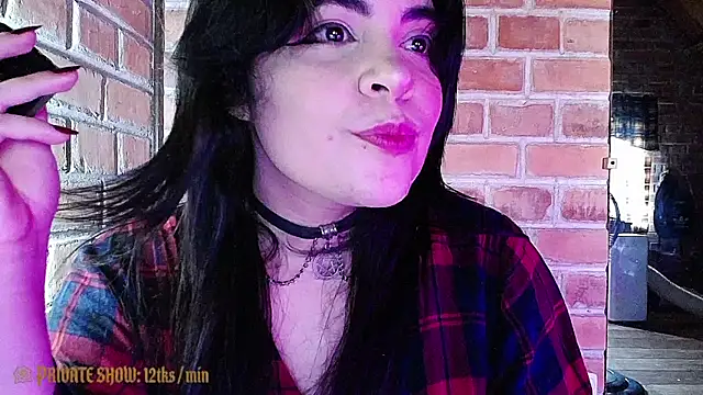 Snapshot of DarkRoseUwU chatting on June 25, 9:31 pm DarkRoseUwU online show from June 25, 9:31 pm