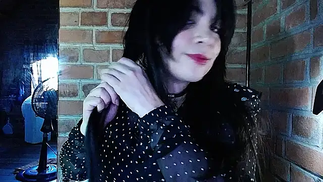 Snapshot of DarkRoseUwU chatting on June 19, 9:42 pm DarkRoseUwU online show from June 19, 9:42 pm