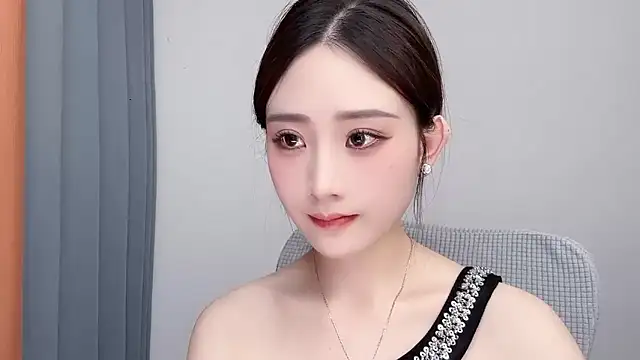  222Mia online show from June 24, 8:35 am