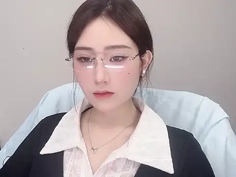  222Mia online show from May 12, 2:52 am