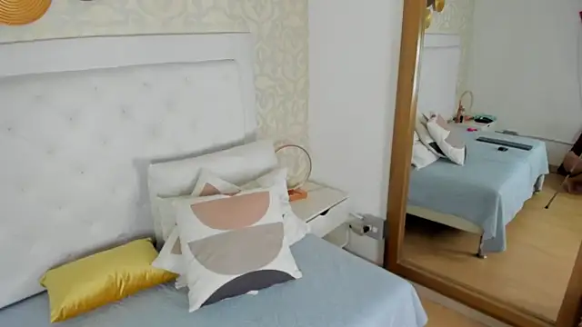 candy eyes  online show from May 22, 2:53 am