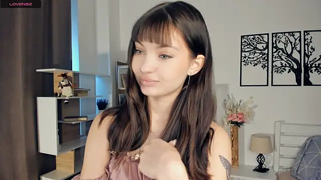 Snapshot of LupitaSolt chatting on June 1, 9:20 am LupitaSolt online show from June 1, 9:20 am
