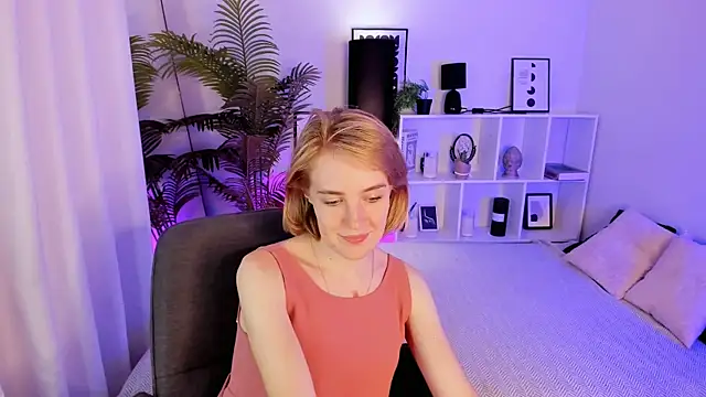 Snapshot of IrmaRonn chatting on July 19, 8:34 am IrmaRonn online show from July 19, 8:34 am