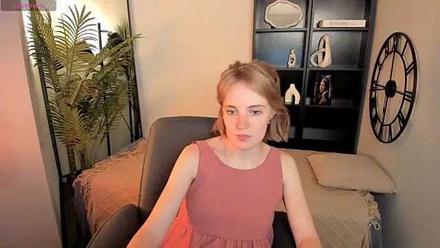 Snapshot of IrmaRonn chatting on July 8, 10:27 am IrmaRonn online show from July 8, 10:27 am