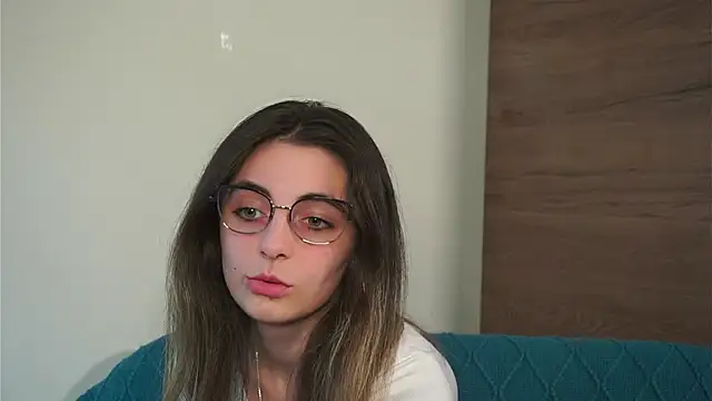 LexiaMirel online show from May 8, 4:00 pm
