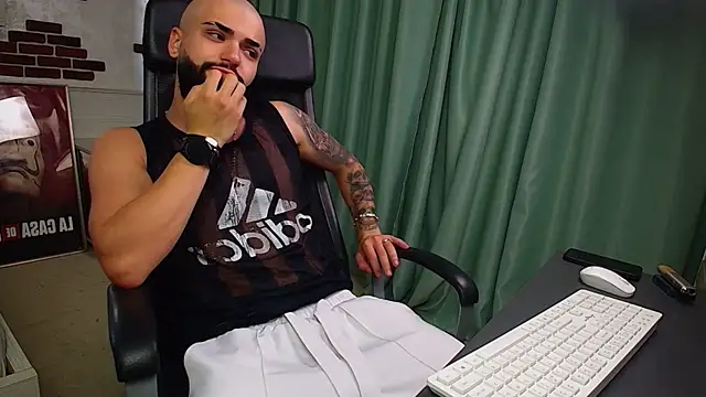 OscarWillss online show from May 16, 4:44 am