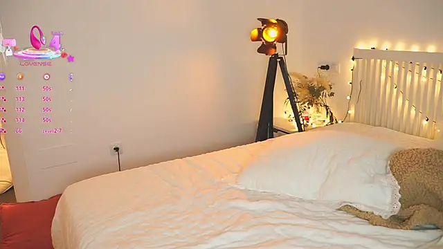 Snapshot of xxx_DownTown_xxx chatting on March 19, 8:43 pm xxx DownTown xxx online show from March 19, 8:43 pm