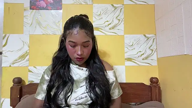 lianacutegirl1 online show from May 10, 9:46 am