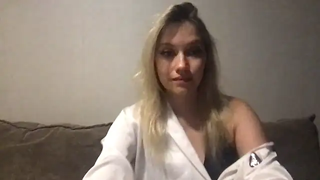 Precious Eva online show from May 9, 1:03 pm