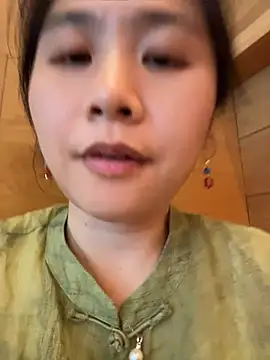 Snapshot of Iridessa- chatting on July 9, 11:42 am Iridessa- online show from July 9, 11:42 am