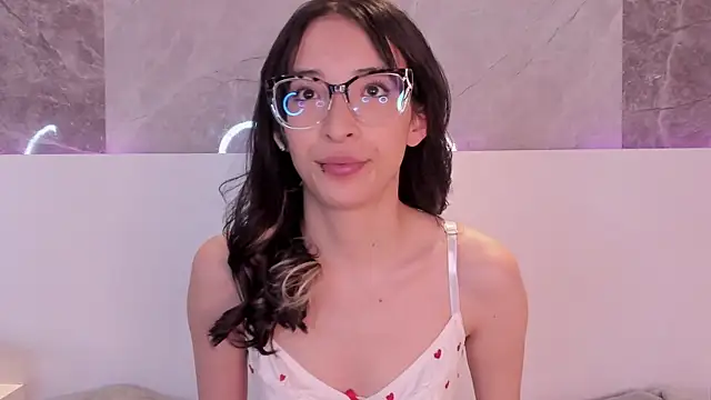 EmiliaBell  online show from June 9, 1:01 pm