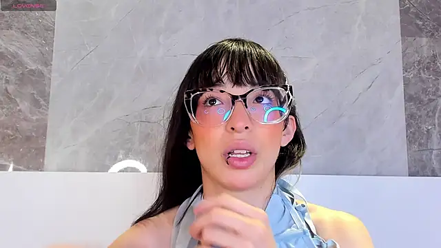 EmiliaBell  online show from May 19, 1:29 pm