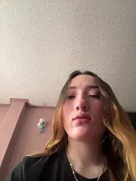 Snapshot of Valery_Salmons chatting on July 3, 12:33 pm Valery Salmons online show from July 3, 12:33 pm