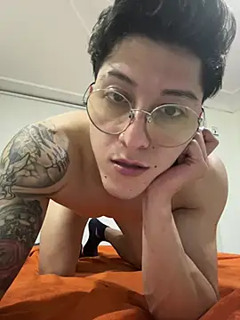 Snapshot of Valery_Salmons chatting on July 2, 12:44 am Valery Salmons online show from July 2, 12:44 am