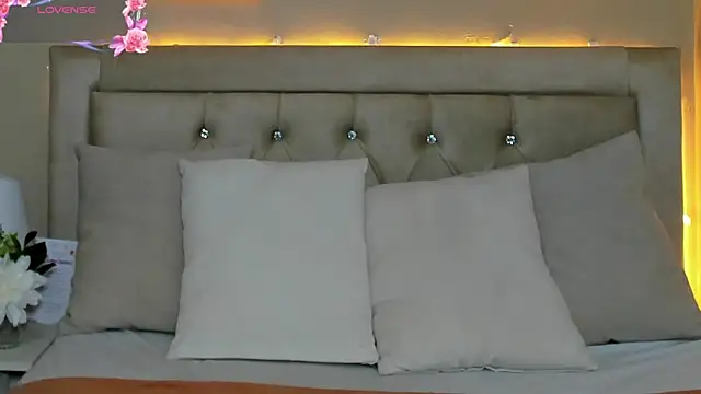 EmilyWinter  online show from June 3, 11:55 am
