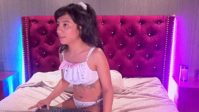 Kiara layla online show from July 4, 9:15 am