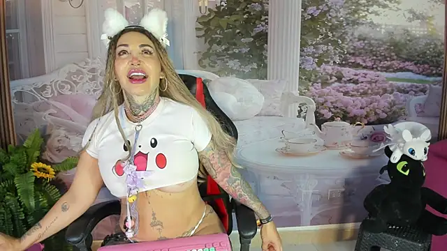 LaylaWatsson online show from May 27, 8:22 am