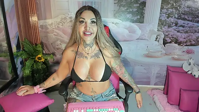 LaylaWatsson online show from May 31, 4:35 pm