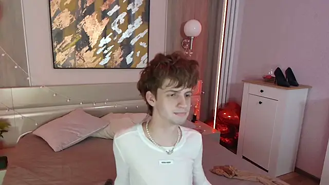 Snapshot of Bimbo_boy_ chatting on May 29, 1:50 pm Bimbo boy online show from May 29, 1:50 pm