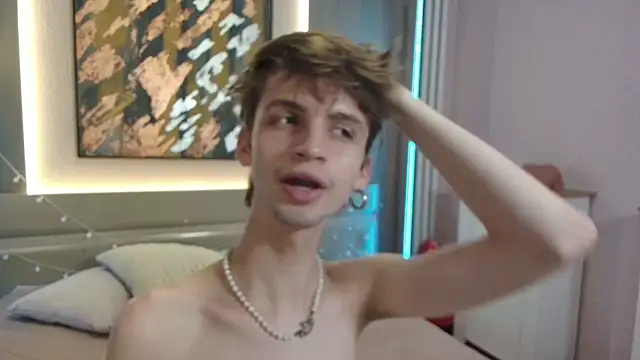 Snapshot of Bimbo_boy_ chatting on June 14, 2:29 pm Bimbo boy online show from June 14, 2:29 pm