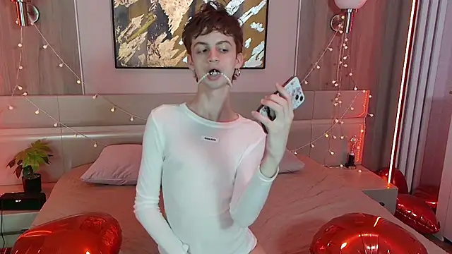 Snapshot of Bimbo_boy_ chatting on May 19, 1:29 pm Bimbo boy online show from May 19, 1:29 pm