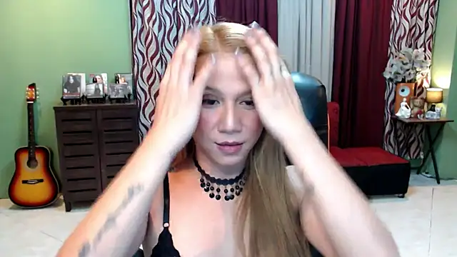 dreamgirlHILARY online show from July 20, 1:35 pm