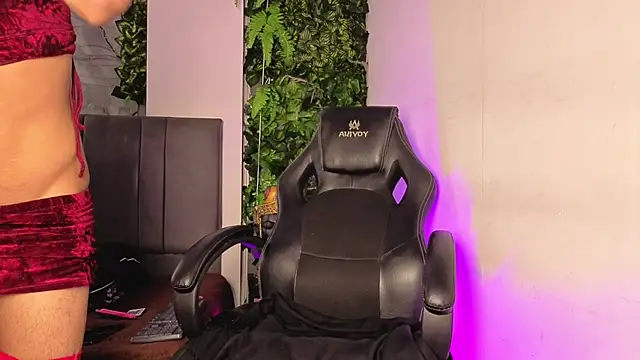 lily dark   online show from May 20, 9:34 pm