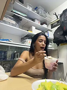 Melissa Rendon online show from July 1, 8:53 pm