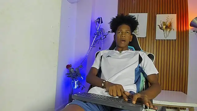 Afrowayuu online show from May 21, 5:43 pm