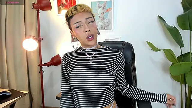 jade star   online show from May 15, 4:21 am