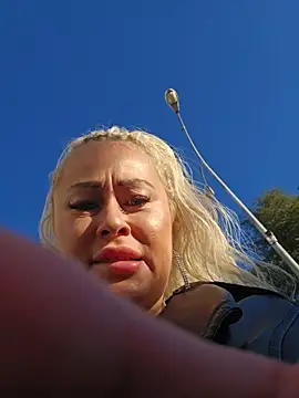 Snapshot of MILFBARBY chatting on October 18, 7:32 am MILFBARBY online show from October 18, 7:32 am