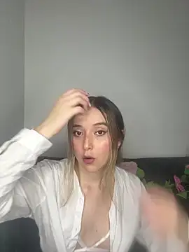 Sarisloves online show from June 17, 1:05 am