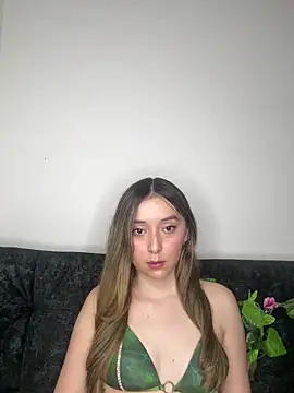 Sarisloves online show from June 18, 10:15 pm