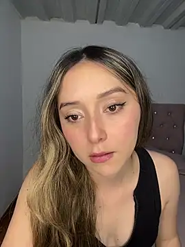 Sarisloves online show from May 17, 1:16 am