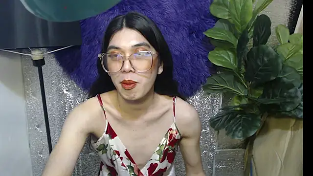 RoseAmarie online show from June 9, 7:15 pm