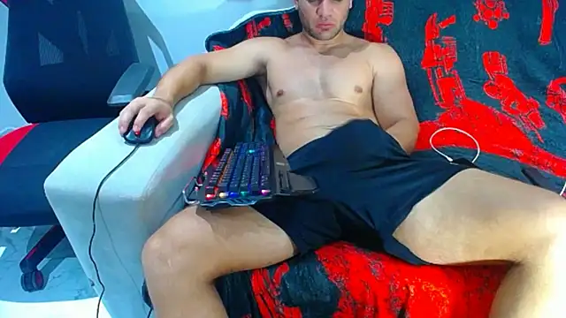 Snapshot of hugo_19cm chatting on June 14, 2:24 am hugo 19cm online show from June 14, 2:24 am