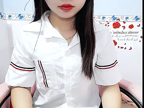 Emilysexy cut online show from June 19, 4:51 am