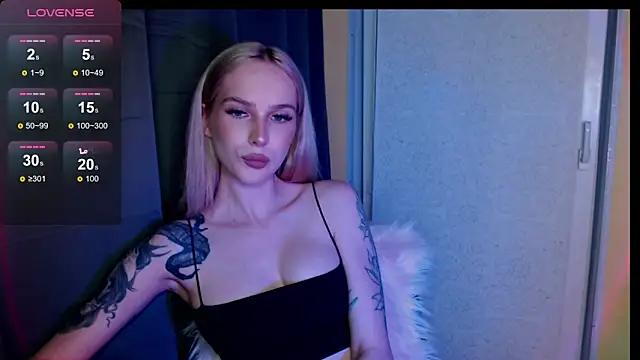 MichelleVelour online show from June 17, 5:12 pm