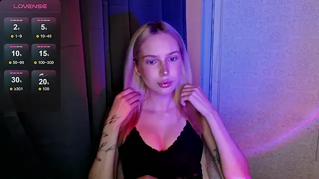 MichelleVelour online show from May 13, 4:03 pm