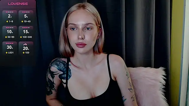 MichelleVelour online show from May 25, 3:22 pm